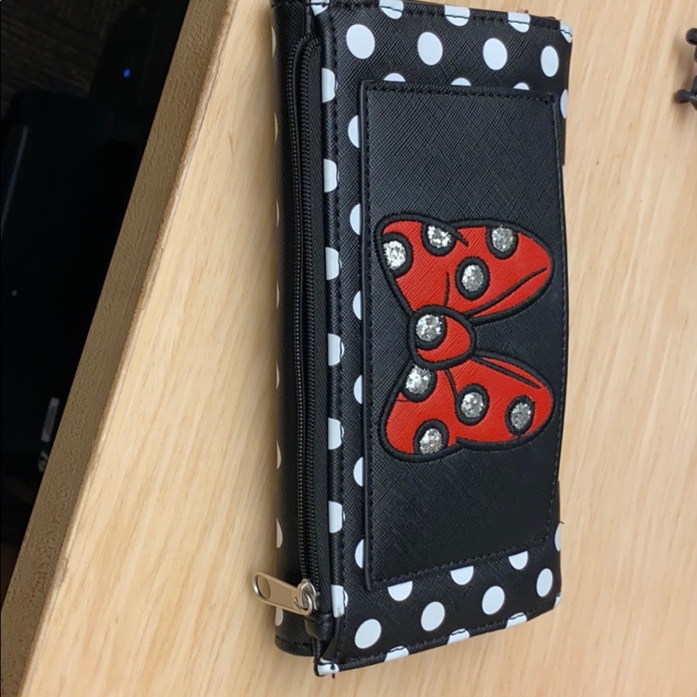 Disney parks Minnie Mouse wallet!